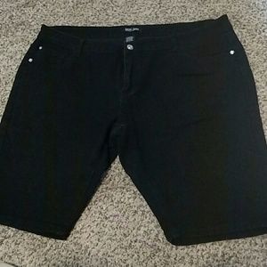 EUC black denim stretch capris